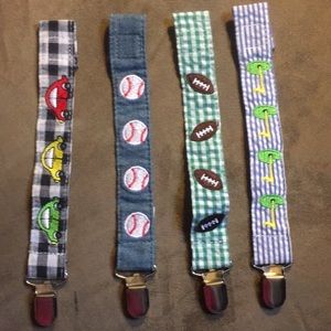4 pack pacifier holders!
